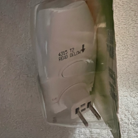 Air Wick Scented Oil Warmer Old Style Wall Plug Almost Vintage 2004 New Sealed - Picture 5 of 8